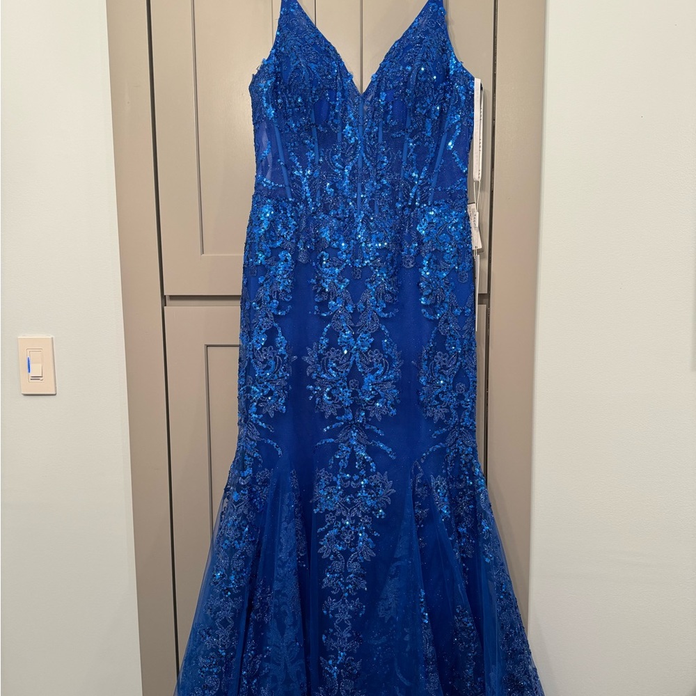 Gorgeous electric blue prom dress, never been worn!